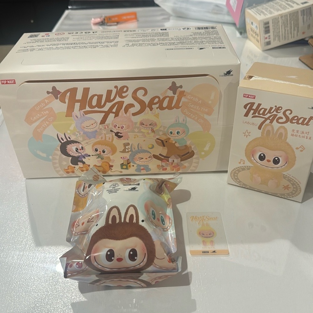 POP MART The Monsters Labubu Have A Seat Pendant - SISI - Picture 4 of 5